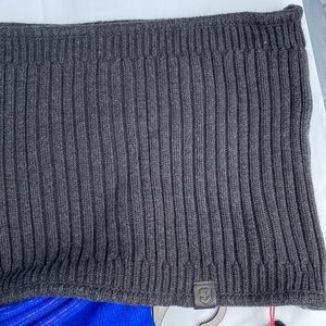 NWOT Victorinix Swiss army chunky cowl neck scarf gray